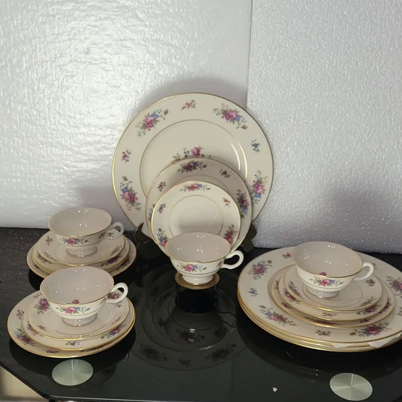 1930s REAR LENOX ROSE 20 PIECES Dinnerware Set WITH PURPLE LENOX STAMPED REAR - Picture 11 of 14